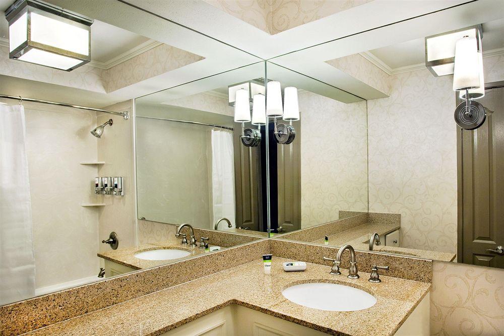 Four Points By Sheraton French Quarter Hotel 4*